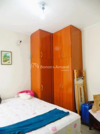 Imagem Ótima localização no bairro!
Casa muito agradável, com 3 quartos, sendo 1 suíte, com closet.
Sa...