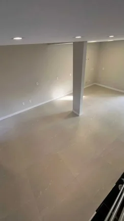 Imagem Casa Alto Padrão com 3 dormitórios sendo 1 suíte master e 2 vagas no América em Joinville/SC