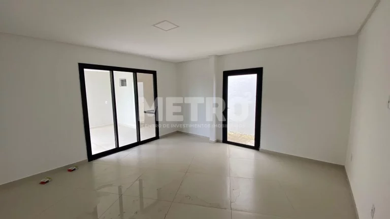 Imagem Venda, casa com 247m2, São 2 pavimentos, 3 4 sendo um deles uma suíte master, s
