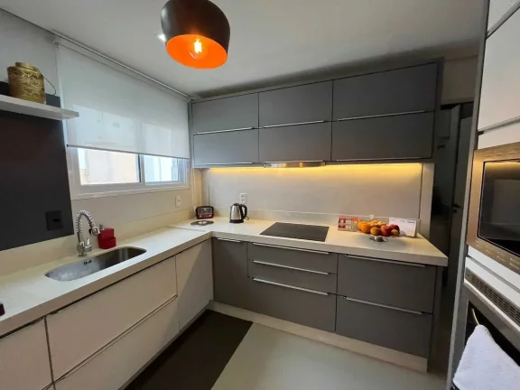 Imagem Apartamento alto padrão com 3 suítes e 3 vagas de garagem em Balneário Camboriú/SC