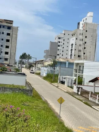 Imagem Sobrado em Baln. Piçarras novo 100 metros da Praia