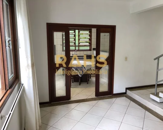 Imagem Excelente Residência Averbada para Venda no Atiradores! Localizada no bairro Atiradores, próximo a...