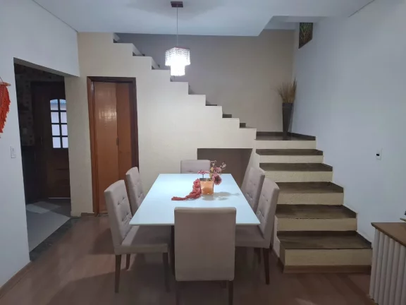 Imagem VENDO LINDO SOBRADO DE 04 DORMITÓRIOS NO BAIRRO JABAQUARA!