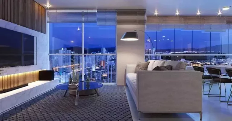 Imagem Apartamento com 4 dormitórios sendo 2 suítes e 3 vagas de garagem no Centro de Balneário Camboriú