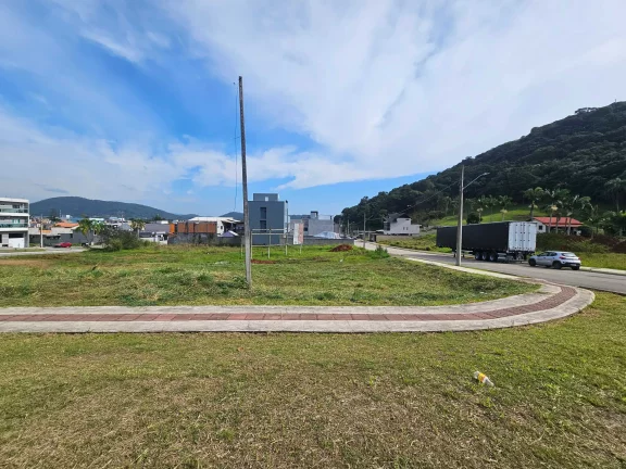 Imagem Terreno de esquina com 543,58 m² no Bairro da Barra em Balneário Camboriú SC