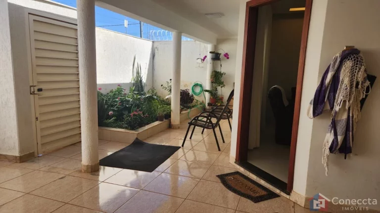 Imagem Casa à venda no Jardim Panorâmico em Patos de Minas – 3 quartos, área gourmet e garagem – R$600 mil