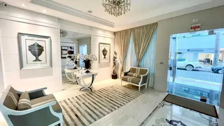 Imagem Apartamento mobiliado de alto padrão com 4 dormitórios e 3 vagas no Centro de Balneário Camboriú