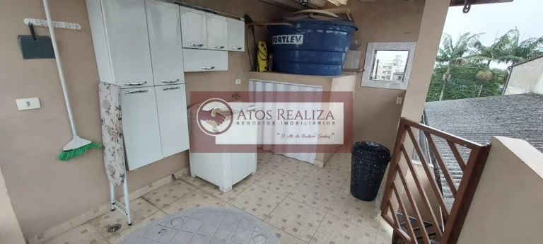Imagem Vendo lindo sobrado em valor de Oportunidade, com 3 dormitórios sendo 1 suíte, eescritório, 2 vagas, sacada envidraçada e Jardim de inverno.