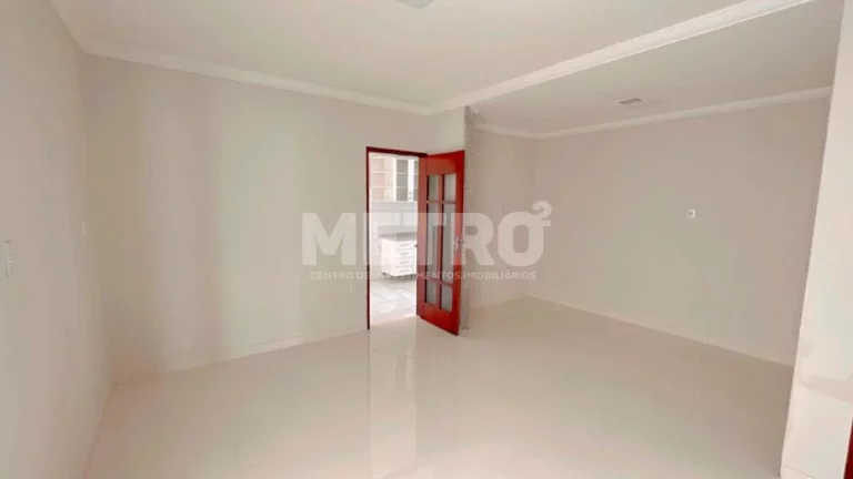 Imagem Casa Duplex, 04 Quartos, Sala de Estar, Sala de Jantar, 03 vagas de garagem, áre