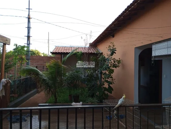 Imagem Casa à venda na Vila Elza, Aramina: 3 dormitórios e suíte!