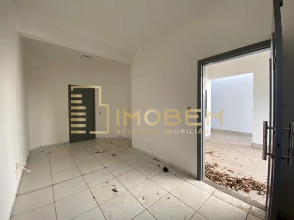 Imagem Casa Comercial de Alto Padrão para Locação em Sinop-MT - Setor Comercial 6 salas, 3 banheiros, 4 vagas de garagem 217m².