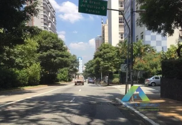 Imagem Jardim Paulista Lindo apartamento 111 metros, 2 dormitórios, 1 vaga a poucos minutos da estação do metro Trianon Masp ótima localização e valor .