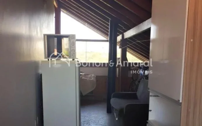 Imagem Sobrado construído em estilo rústico, projetado por arquiteto, em local tranquilo e arborizado em ...