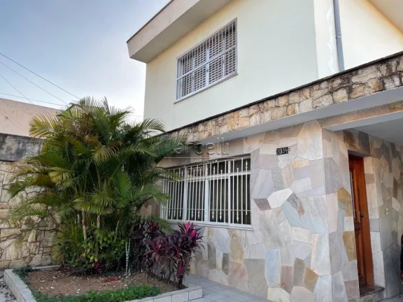 Imagem Sobrado com 250 metros quadrados, living, ampla cozinha com armários, 3 dormitórios sendo 1 suíte...