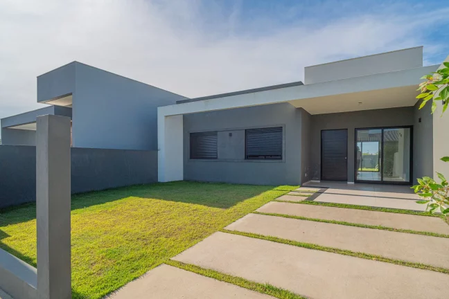 Imagem Casa à venda, com 3 quartos, 107m²