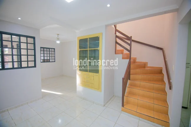 Imagem Excelente Sobrado Geminado à Venda na Parte Alta do Bairro: 4 Dormitórios, Espaço Gourmet, Suíte no Térreo, Garagem para 2 Carros e Localização Privilegiada!