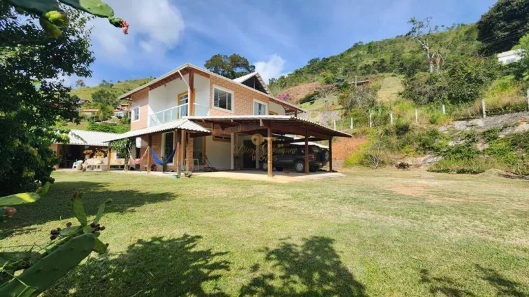 Imagem Casa em Condomínio para Venda em Teresópolis / RJ no bairro Vale Alpino
