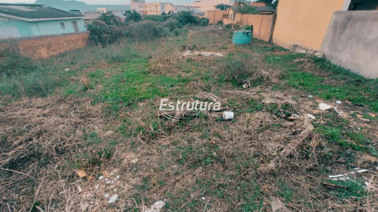 Belo terreno de 450m² 9x50.