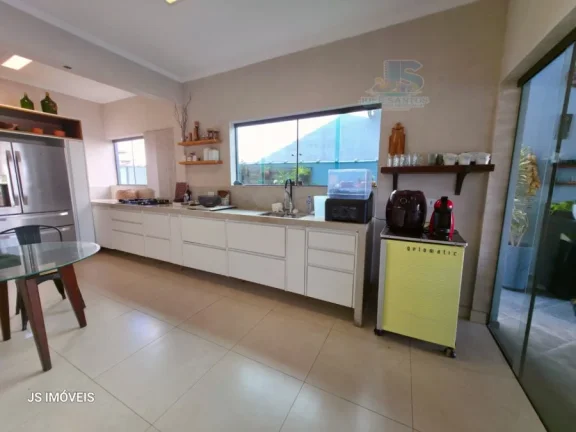 Foto do imóvel: VENDE - SE SENSACIONAL CASA DE CONDOMÍNIO EM MAITINGA BERTIOGA - SP.