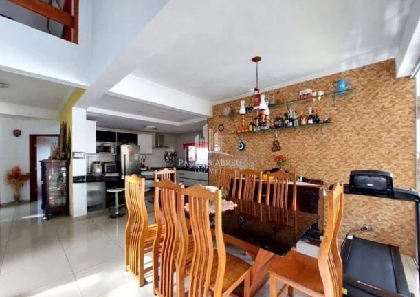 Imagem Sobrado Fantástico 4 Dormitórios, 2 Suítes, sendo uma Master com Closet, hidromassagem e Sacada G, Piscina em Interlagos, Próximo ao Autódromo