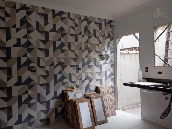 Imagem Casa tipo sobrado, independente , garagem c/vaga livre e quintal em São Vicente!