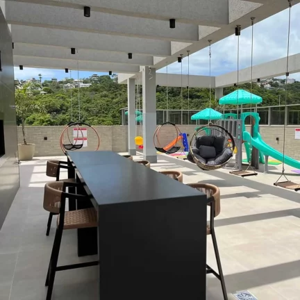 Imagem Flat com 1 dormitório e 1 vaga de garagem em em Bombinhas/SC
