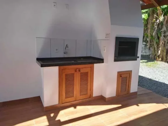 Imagem Casa com 2 dormitórios e garagem coberta para 2 carros em Balneário Perequê