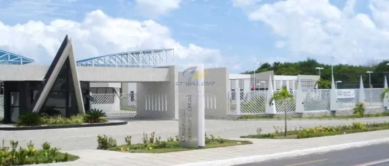 Imagem Vendo excelente lote no Condomínio fechado Extremo Oriental, posição sul, medindo 18m00 X 30m00 (540,00 m2).