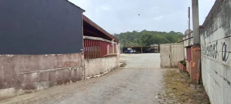 Imagem Aluga-se Terreno de 4.200m², ótimo para garagem de Caminhões e manutenção, etc...,j no Jardim Itapeva, Mauá-SP