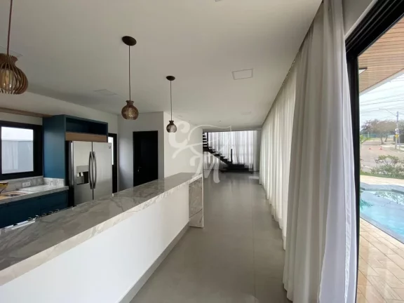 Imagem Casa em Condomínio com Lazer e Lago