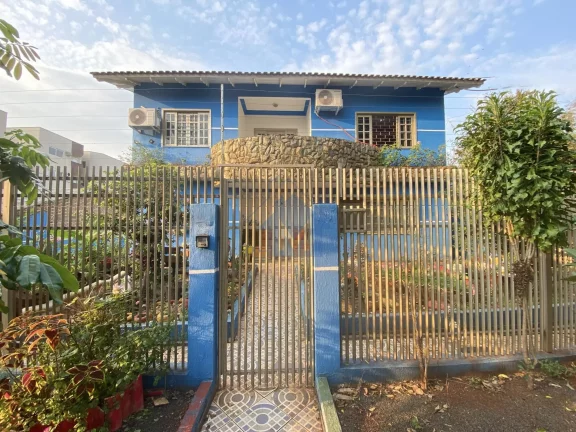 Sobrado Espaçoso na Vila Yolanda, ao lado da Av. das Cataratas!