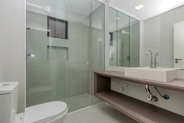 Imagem Apartamento com 3 suítes e 3 vagas de garagem no centro de Balneário Camboriú/SC
