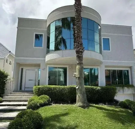 Imagem Casa de Alto Padrão em Jurerê Internacional a Poucos Minutos da Praia