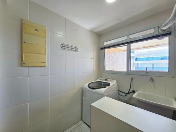 Imagem Apartamento à Venda na Riviera de São Lourenço Módulo 08: 3 Quartos, 1 Suíte, 2 Salas, 2 Vagas de Garagem, 105m² de Área.