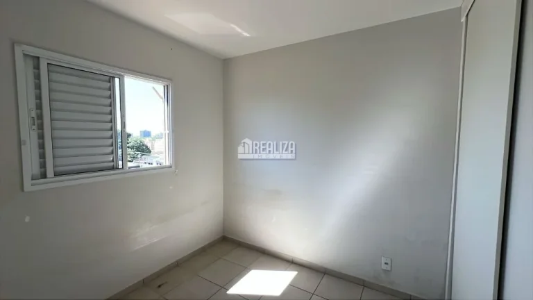 Imagem Apartamento no Condomínio Alencarina, no bairro Olinda, em Uberaba - 3 dormitórios, piscina e área de lazer
