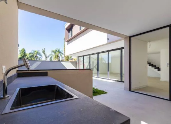 Imagem Casa à venda em Condomínio Fechado 4 suítes