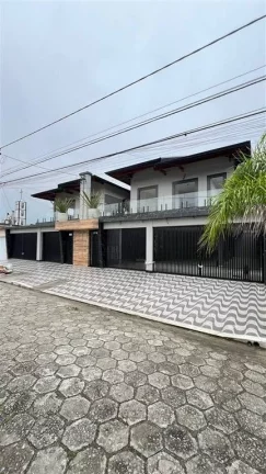 Imagem Casa à Venda em Maracanã, Praia Grande - SP