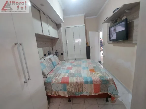 Imagem Imóvel Espaçoso e Aconchegante com 2 Quartos e 2 Vagas de Garagem em Ocian, Praia Grande-SP - Confira!