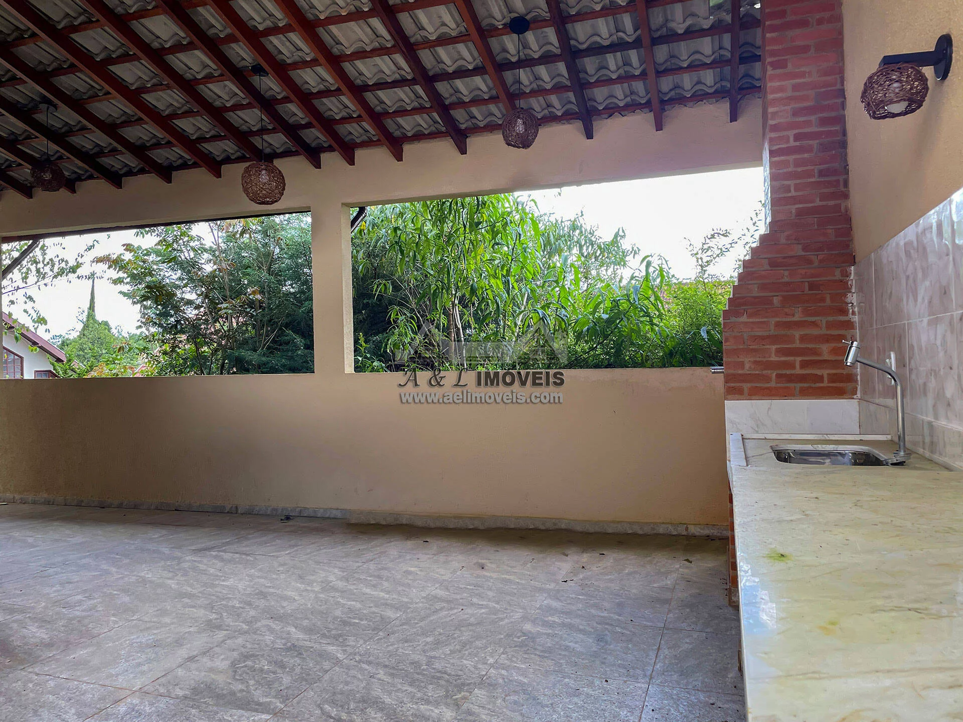 Imagem Casa à venda em Campos do Jordão – Reformada em condomínio fechado
