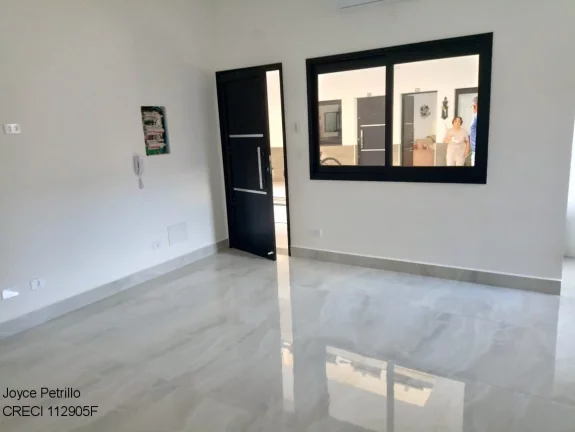 Imagem Apartamento de 2 dormitórios, novinho, moderno e a apenas 600 metros da praia. Disponível para locação em Peruíbe.