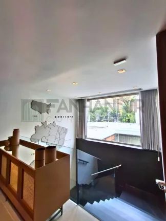 Imagem Casa Comercial à Venda em São Paulo-SP, no Bairro Jardim América: 10 Salas, 6 Banheiros, 20 Vagas de Garagem!