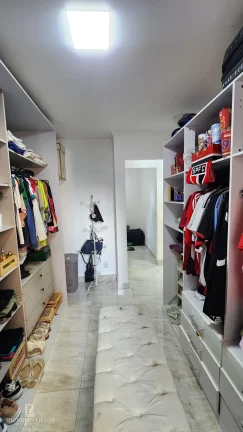 Imagem Apartamento com 3 dormitorios, uma vaga e sacada.
