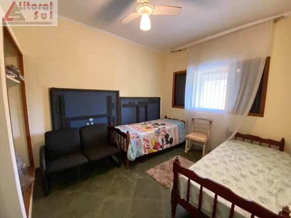 Imagem casa isolada na mirim praia grande