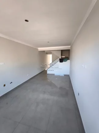 Imagem Sobrado com 160 M², 03 dormitórios sendo 01 suíte, 1 banheiro social e lavabo, sala para dois amb...