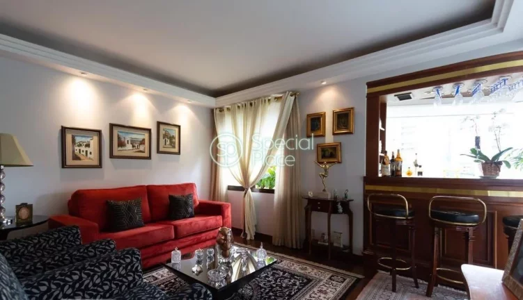Imagem Espaçoso apartamento à venda com 4 quartos, sendo 4 suítes, e 6 banheiros no total, 2 quartos de ...