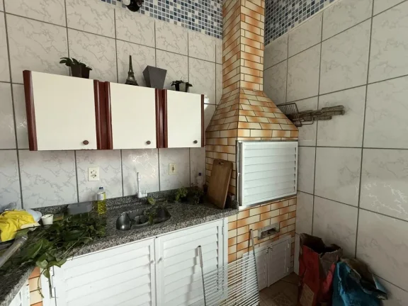 Imagem Chácara com 45.127m² sobre ela está construído uma casa com 3 quartos (1 suíte), piscina e 2 chalés independentes da casa, no bairro Gravatá de Penha - Adriano Carpes Imóveis vende!