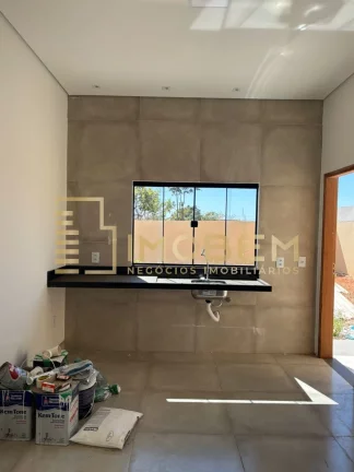 Imagem Casa à venda em Sinop-MT, Residencial Montreal Park: 3 quartos, 1 suíte, 1 sala, 2 banheiros, 2 vagas, 88,76 m². Venha conferir!