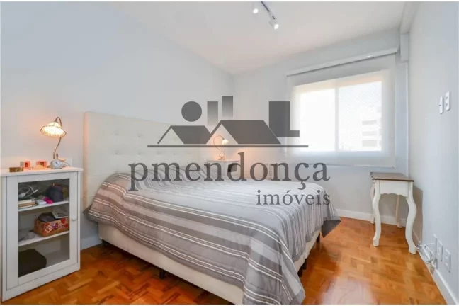 Imagem Apartamento reformado a venda em Rua tranquila de Pinheiros.
