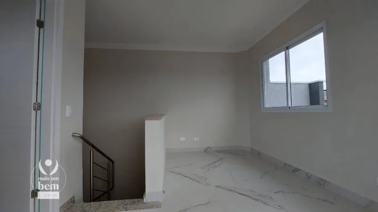 Imagem Sobrado com 141 m², terraço privativo, 3 quartos sendo 1 suíte à venda por R$ 799.000 - Uberaba - Curitiba/PR