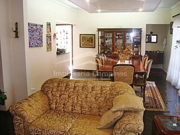 Imagem Excelente residência de 4 quartos (1 suíte), área gourmet com piscina e churrasqueira e 4 garagen...